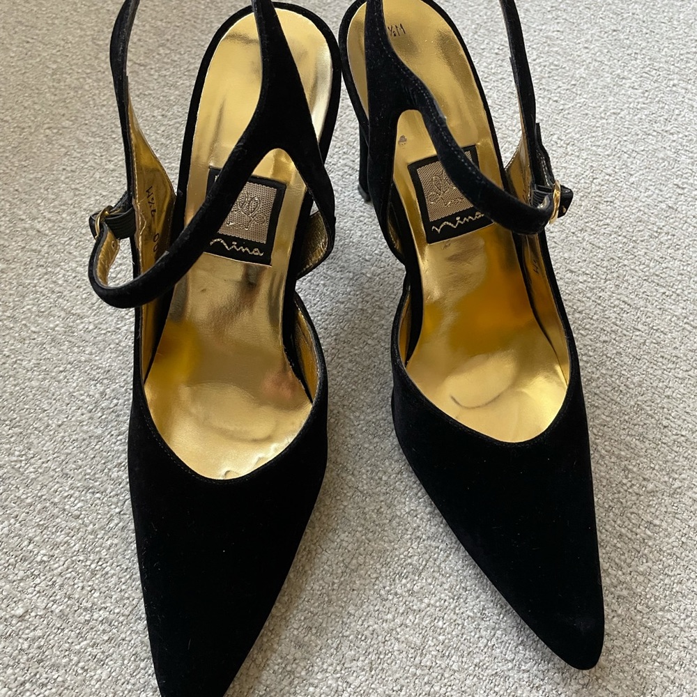Nina velvet dress shoe